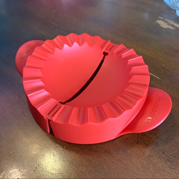 Tupperware Empanada Pastry Maker